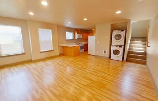 4 beds, 2.5 baths, $4,120, Unit 578 East 15th Alley