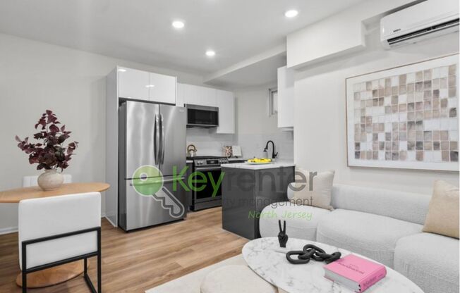 Renovated 3BR/2BA Weehawken Townhouse with Private Yard & NYC Views