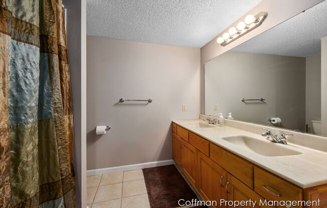 3 beds, 2 baths, $2,400