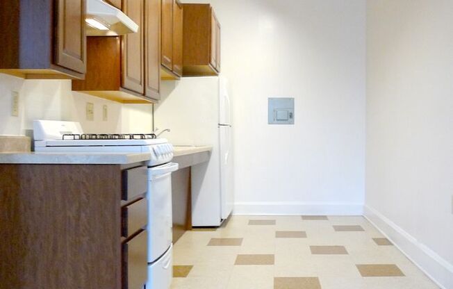 Studio, 1 bath, 480 sqft, $880, Unit 24 - 107