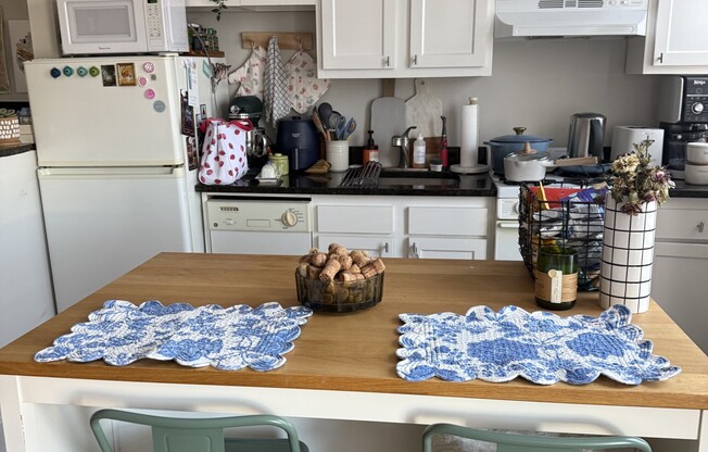 Studio, 1 bath, $2,270, Unit 15