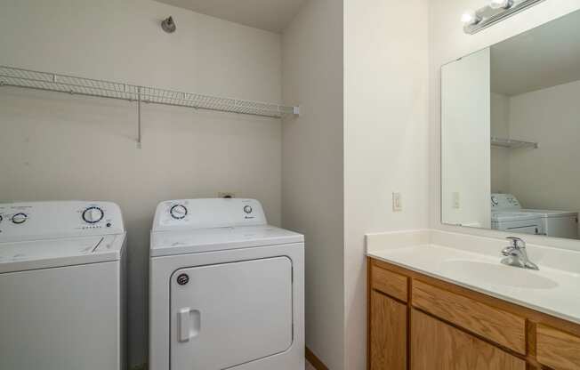 Desoto Estates Apartments | Bathroom