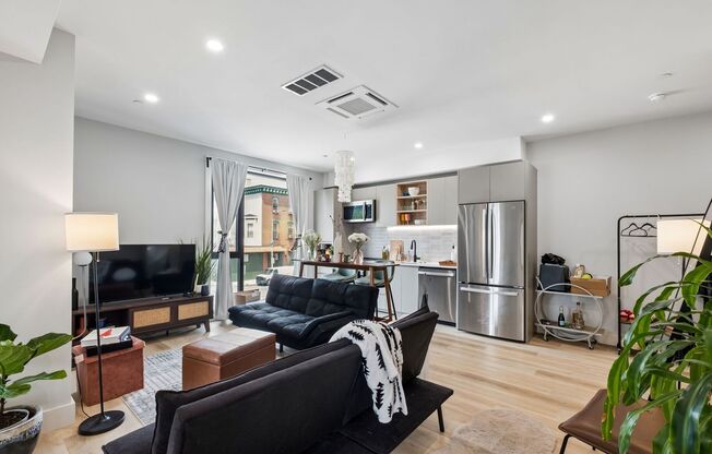 2 beds, 1 bath, 780 sqft, $2,650, Unit 201