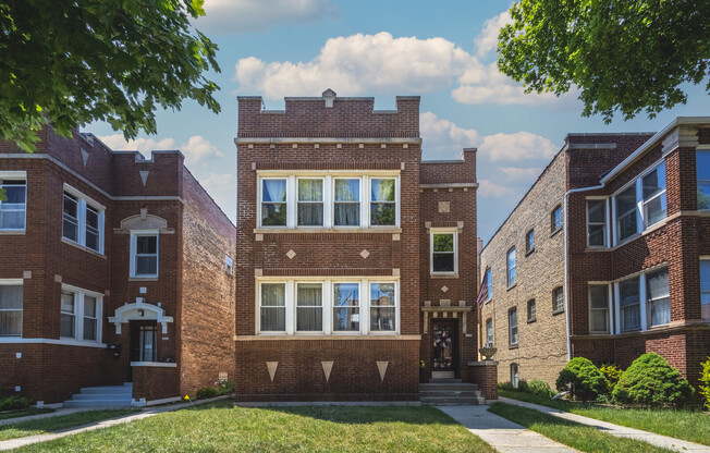 4038 N LAVERGNE AVE