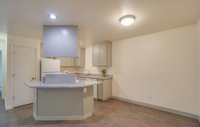1 bed, 1 bath, 620 sqft, $1,495, Unit 10*