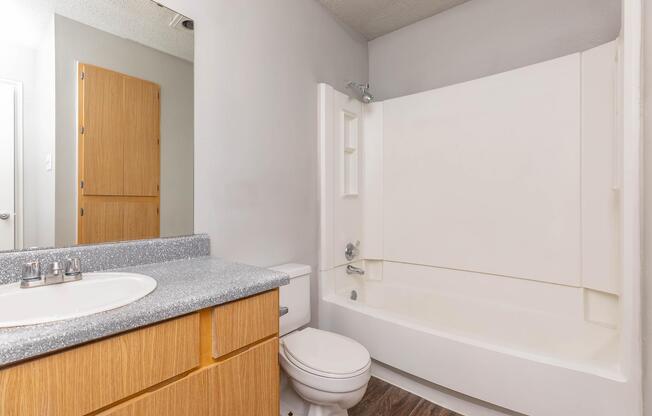 1 bed, 1 bath, 616 sqft, $890