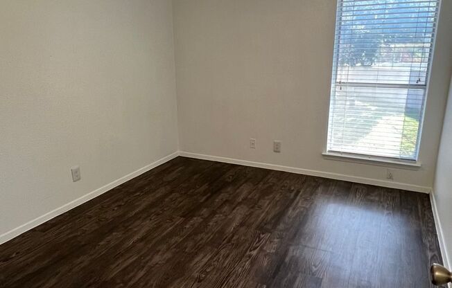 2 beds, 1 bath, 825 sqft, $1,295, Unit 201