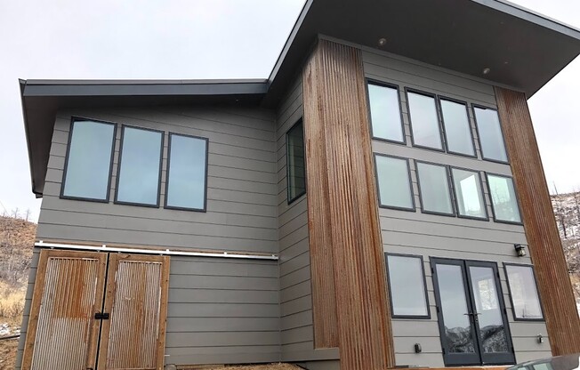 Stunning 2 Bed 2 Bath Home with Gorgeous Mountain Views!