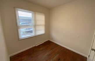 3 beds, 1 bath, $900