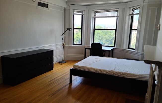 2 beds, 1 bath, $3,900, Unit #74