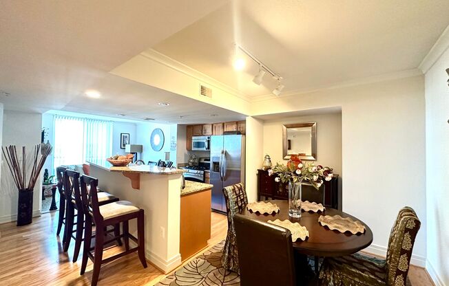 Fully Furnished Luxurious 2 Bedroom Condo w/ Stunning Harbor View!