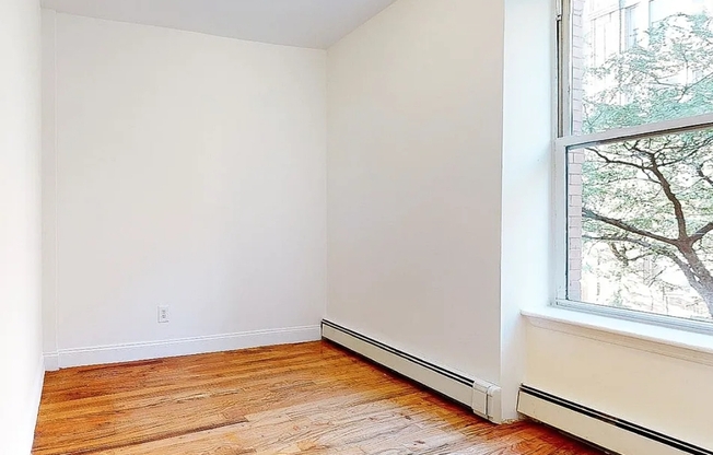 376 W 127 ST