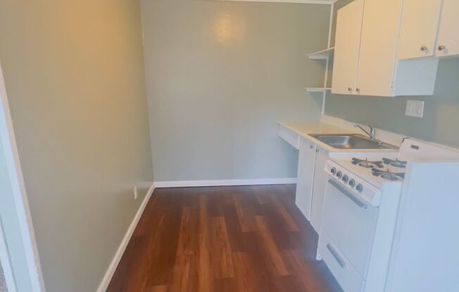 1 bed, 1 bath, $990, Unit 166