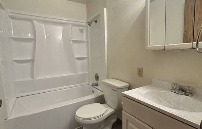 1 bed, 1 bath, 576 sqft, $1,175, Unit 19