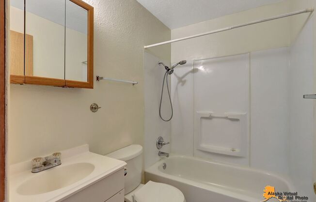 2 beds, 1 bath, $1,350, Unit 6