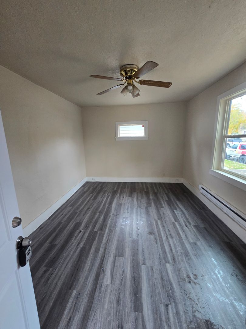 4 beds, 1 bath, $1,595