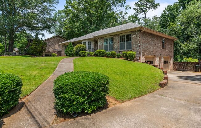 Home for Rent in Vestavia, Alabama, zoned for Vestavia-West