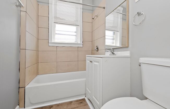 2 beds, 1 bath, 1,000 sqft, $1,895, Unit 4236 - 3E