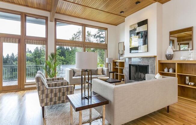 Arlington Heights Retreat! Breathtaking Views. Filled w/ Natural Light.