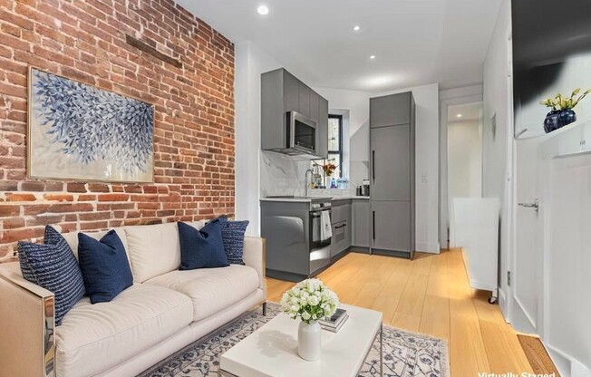 2 beds, 1 bath, $4,600, Unit 1D