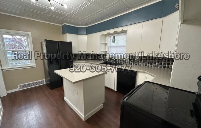 1 bed, 1 bath, $1,000, Unit A