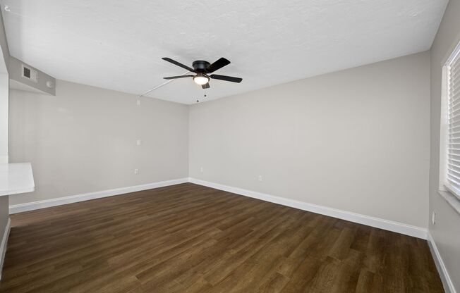 2 beds, 1 bath, 740 sqft, $1,595, Unit 202