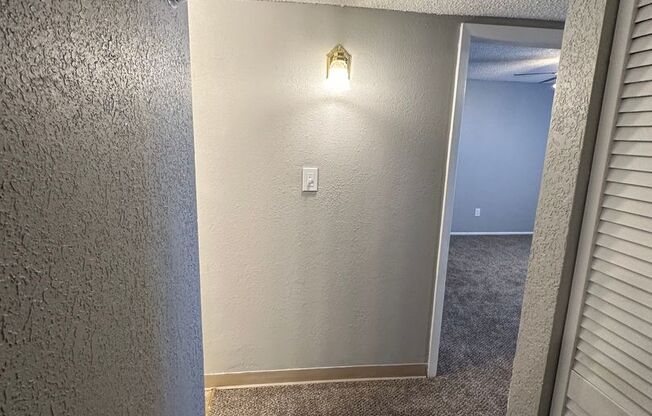 2 beds, 1.5 baths, 900 sqft, $920, Unit 605-202