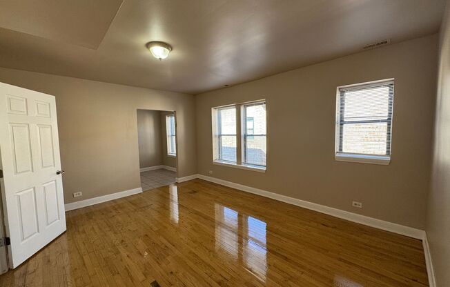 2 beds, 1 bath, $1,200, Unit 4850 #303