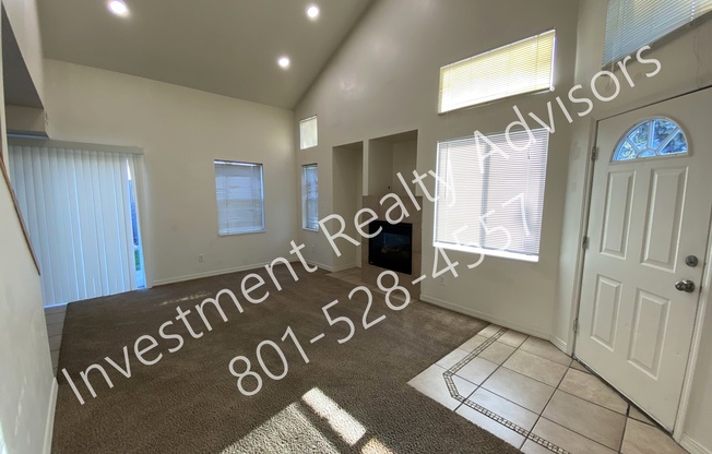 725 E DORADO CT