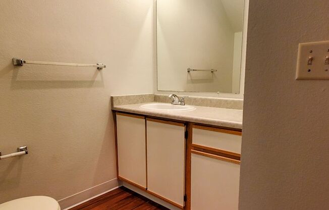 2 beds, 1.5 baths, 896 sqft, $1,450, Unit 638 LaSalle Street #3