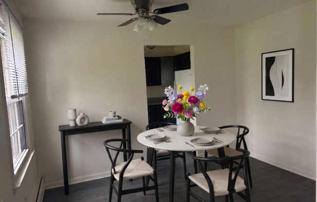 2 beds, 1 bath, 900 sqft, $1,770, Unit 00 - O- 3