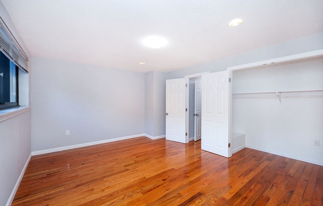 4 beds, 3.5 baths, 1,900 sqft, $5,800, Unit T8