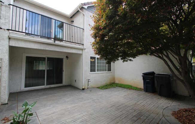 Two-Story 3-Bedroom Condo in Redlands!