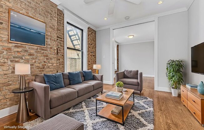 424 E 9th Street