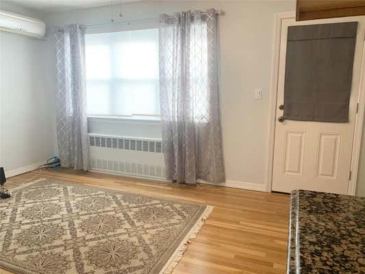 2 beds, 1 bath, 1,100 sqft, $2,300