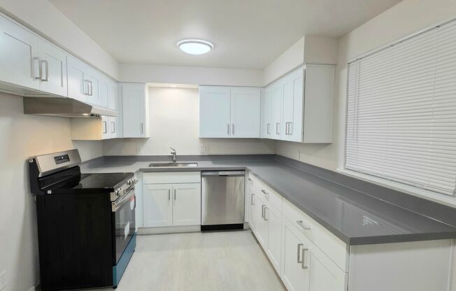 North Seattle/ Shoreline 2 Bedroom + Bonus Room 1BA House