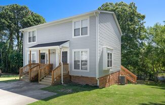 Charming End Unit Townhome near Downtown Durham with 2 Beds/1.5 Baths