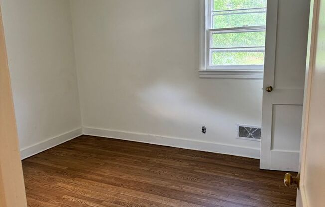 Cute 3 Br, 1 1/2 Bath home for rent