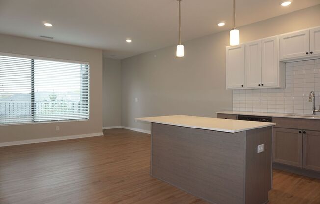 1 bed, 1 bath, 730 sqft, $1,299, Unit 446