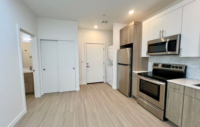 Studio, 1 bath, 326 sqft, $1,195, Unit 9