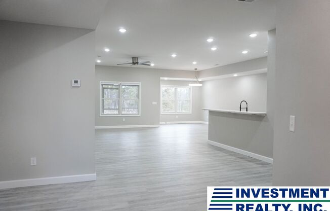 2 beds, 2 baths, $1,795, Unit A