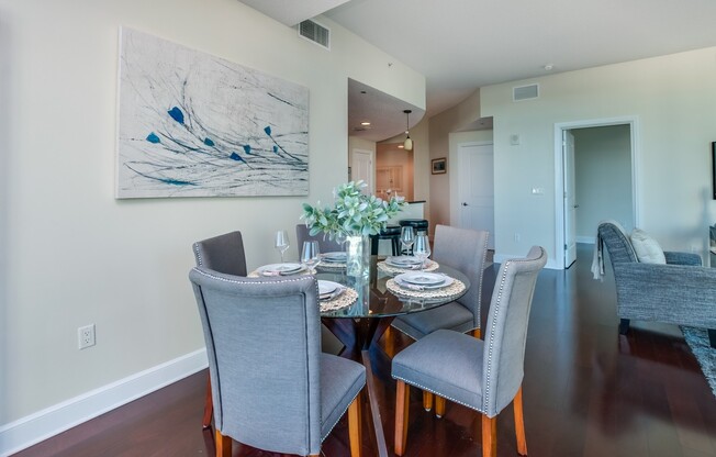 2 beds, 2 baths, $2,995, Unit Unit 621