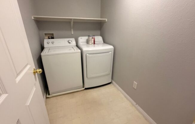 2 beds, 2 baths, $1,595, Unit UNIT 1021