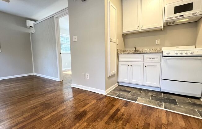 1 bed, 1 bath, 500 sqft, $1,350, Unit 81 East Wesley Road Apt 8