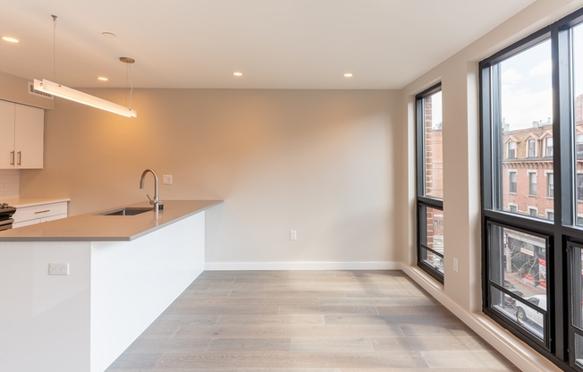 2 beds, 2 baths, 850 sqft, $5,600, Unit 610
