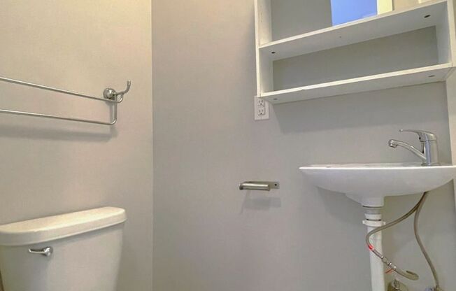 Studio, 1 bath, 240 sqft, $950, Unit 407