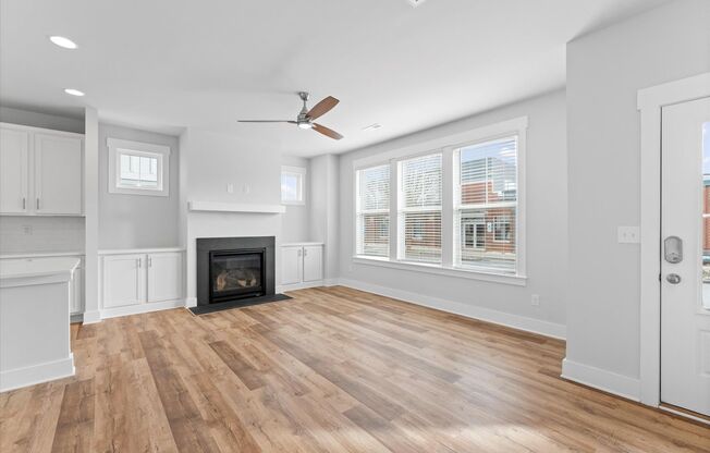 Lake Access End-Unit Townhome | Walk to Downtown Davidson | 3BR + Guest Suite