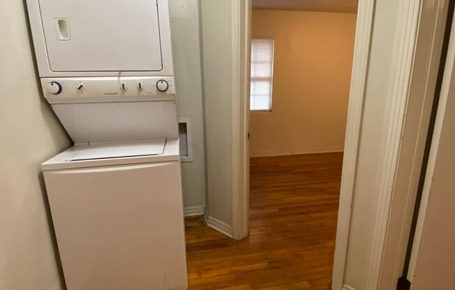 2 beds, 1 bath, $1,200