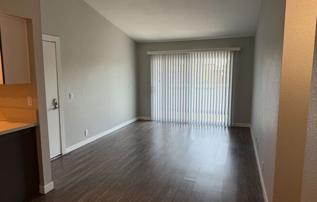 2 beds, 1 bath, 853 sqft, $2,560, Unit 9B