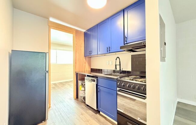Queen Villa Apartments - Queen Needle, LLC
